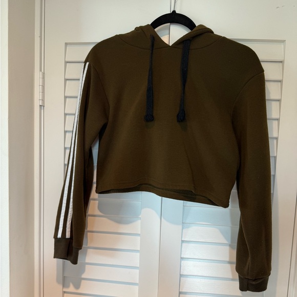 Dark Olive‎ Cropped Hoodie with Striped Sleeves - Picture 4 of 5